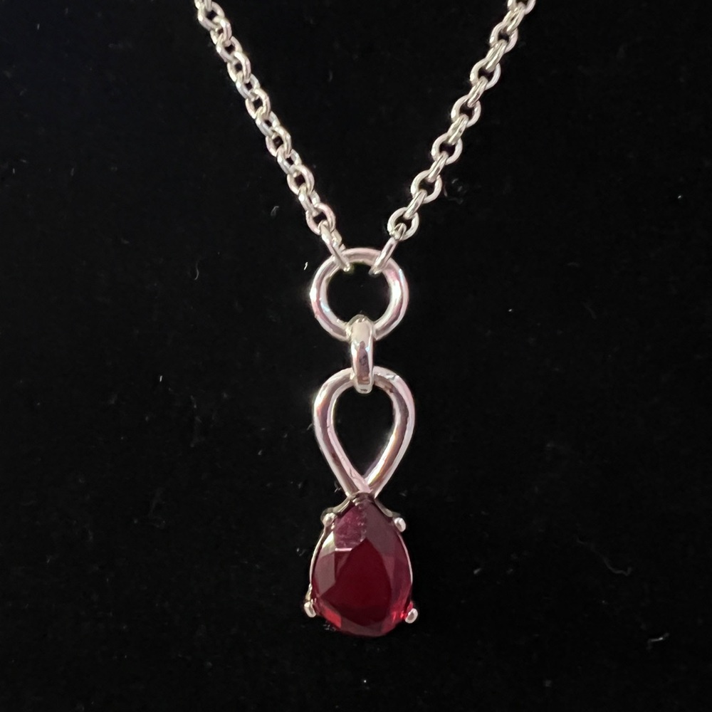 Elegant Silver Necklace with Red Gemstone